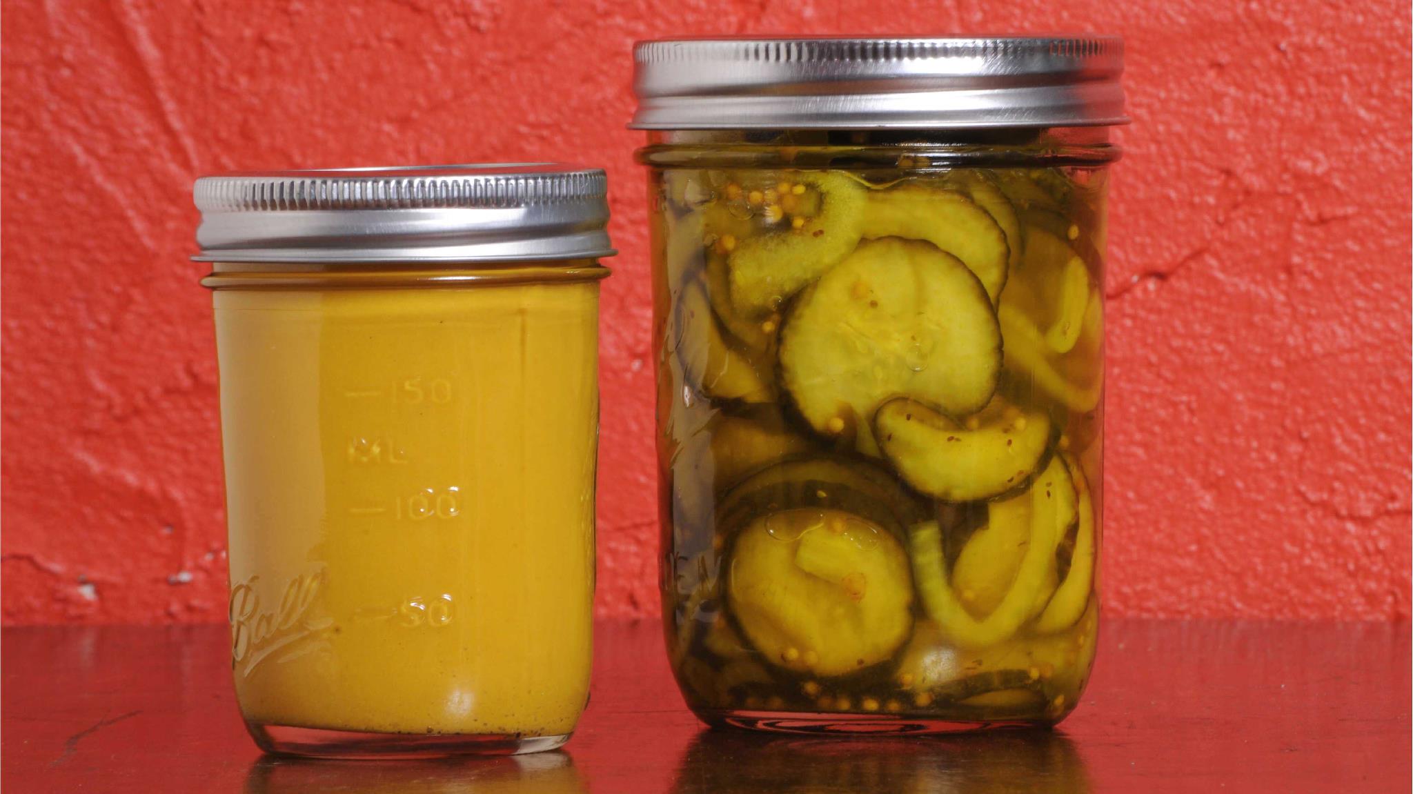 Momma’s BBQ Momma's Mustard, Pickles & BBQ